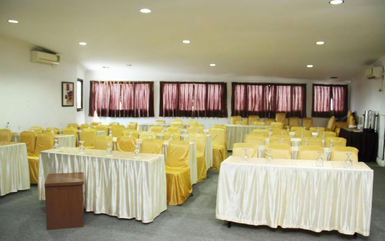 Al-Badar Hotel Syariah Makassar Dış mekan fotoğraf